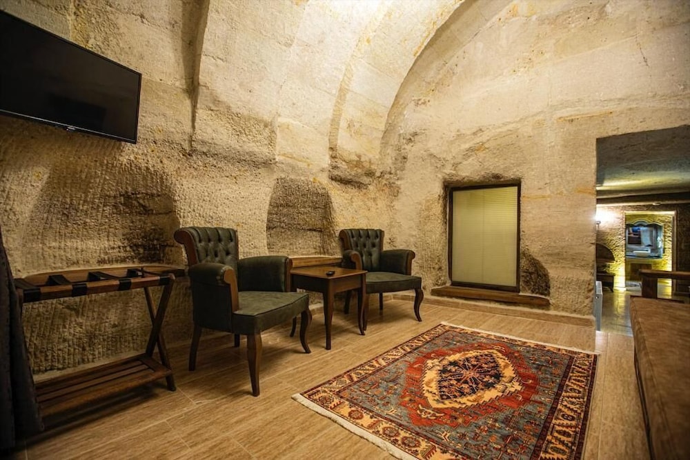 Ada Cave Suites 41/50
