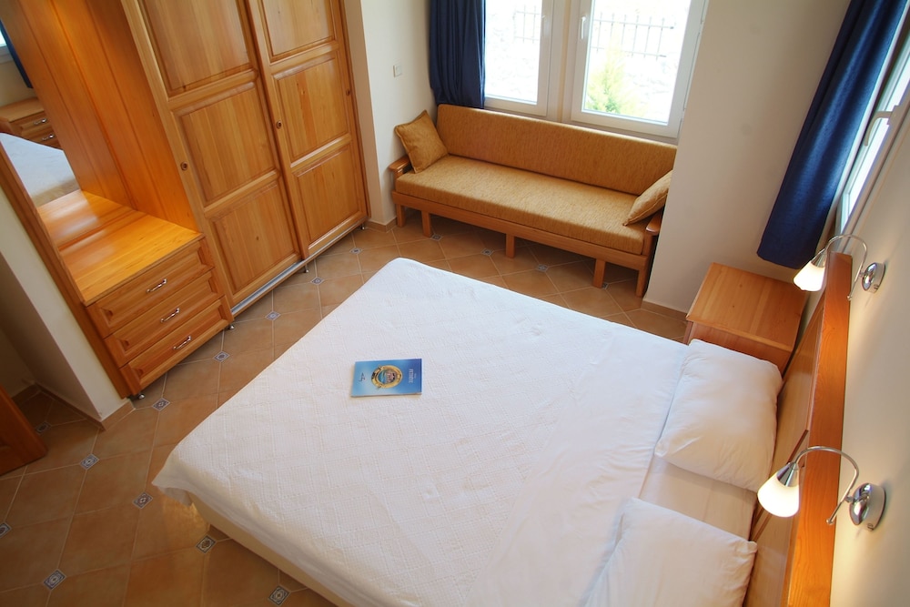 شقة بسريرين منفصلين بغرفتي نوم مع أريكة، Sea Breeze Hotel And Apartments 5/10