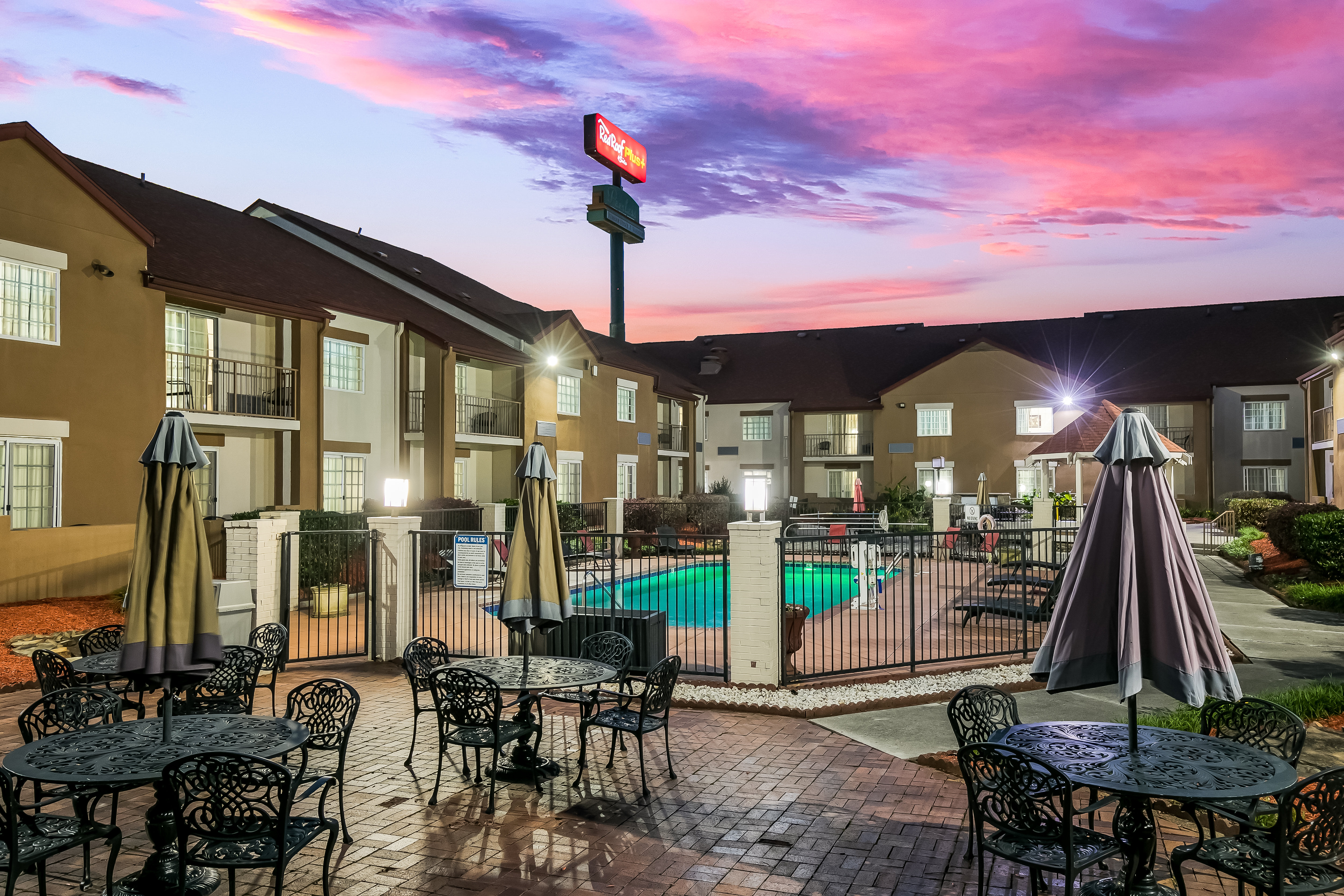 Red Roof PLUS & Suites Knoxville West - Cedar Bluff 36/51