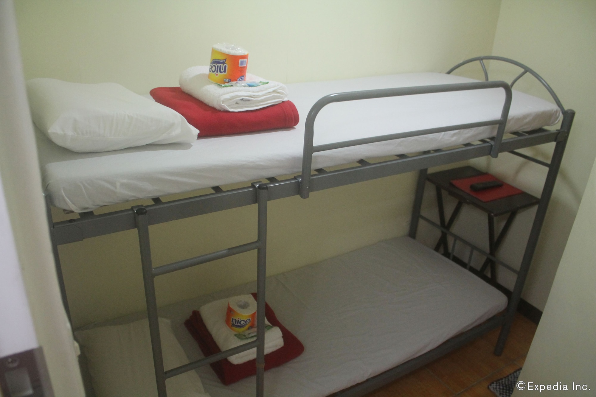 1 BEDROOM, BASIC, SINGLE