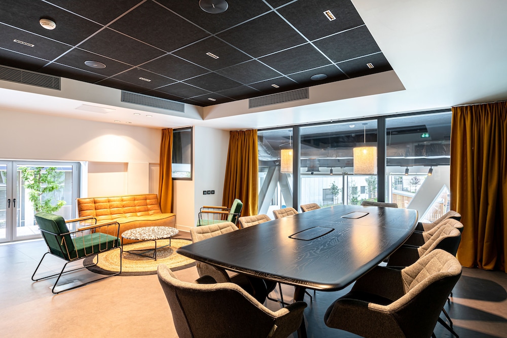 Best Western M Treize Paris Asnieres 38/44
