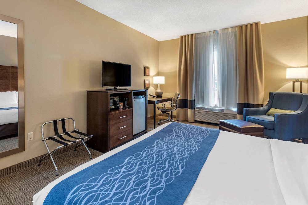 Comfort Inn & Suites Bryant - Benton 11/28
