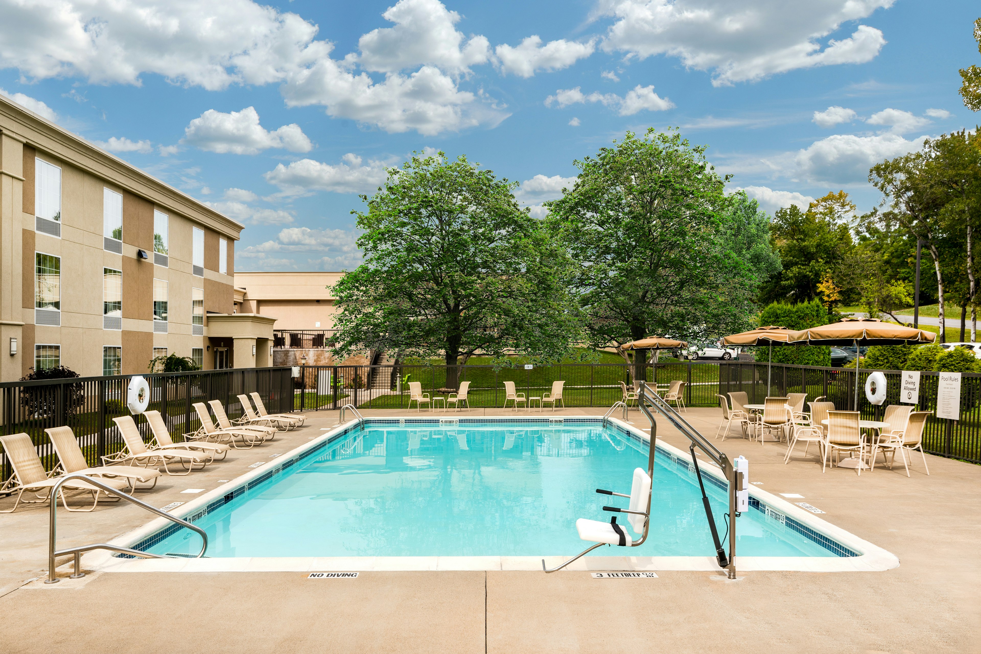 Holiday Inn Johnstown-Gloversville 61/66