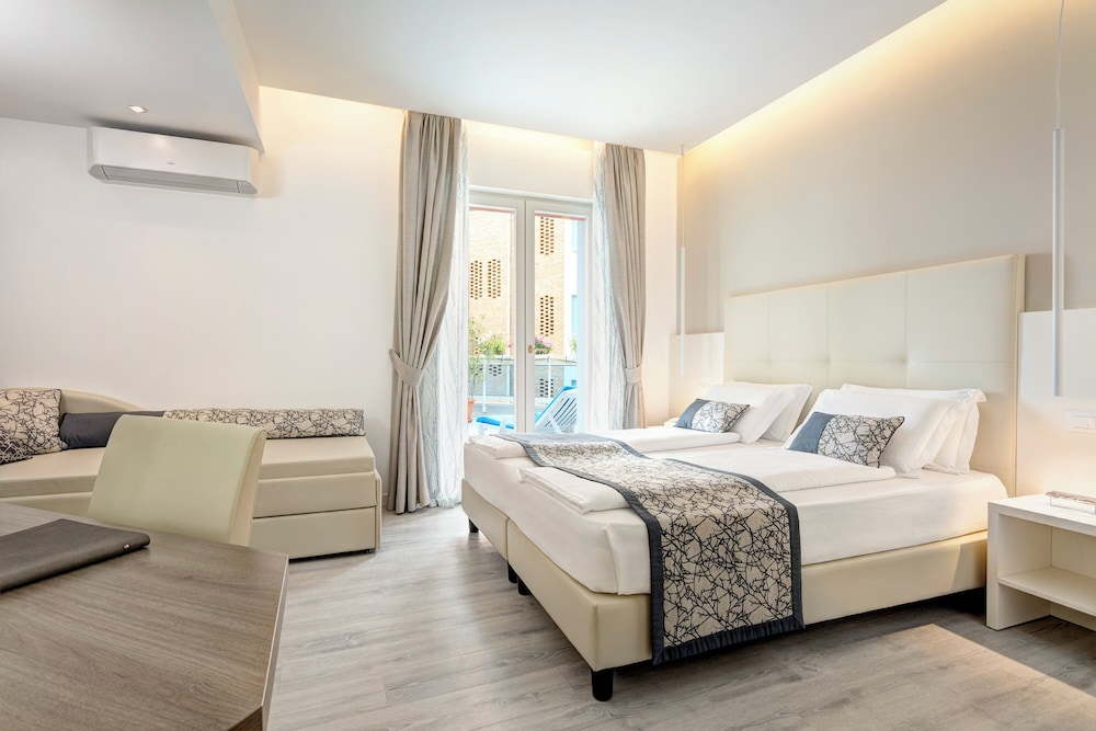 Hotel Cavalieri Palace 17/90