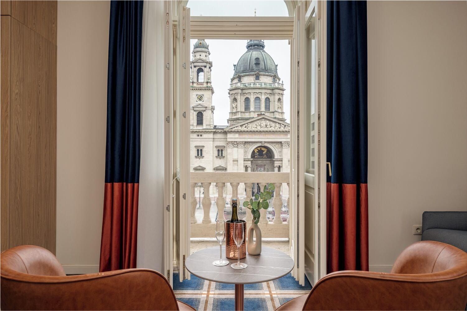 Basiliq Hotel 30/50
