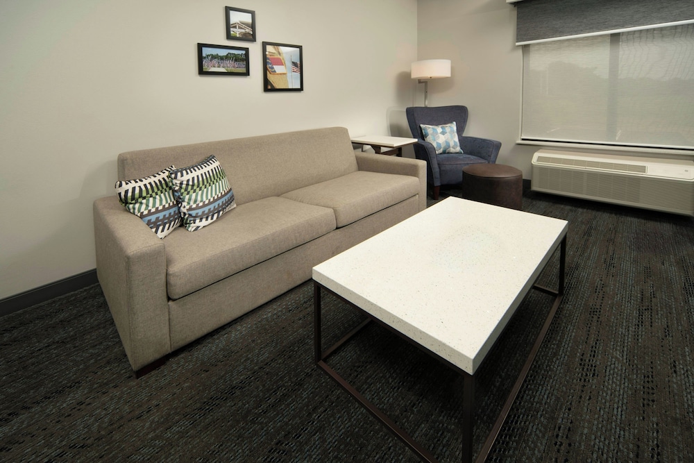 Four Points by Sheraton Fayetteville Fort Liberty 24/41