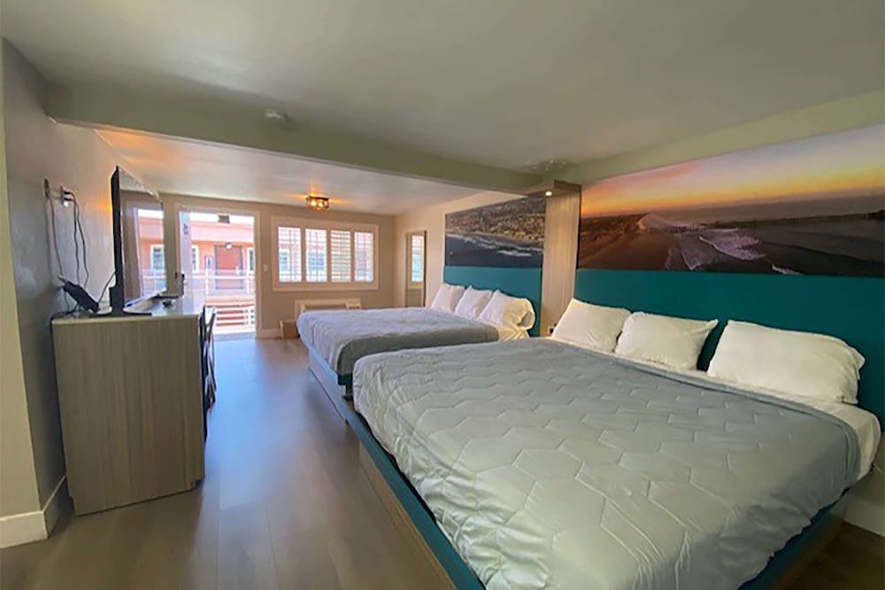 Super 8 by Wyndham Oceanside Downtown 15/50