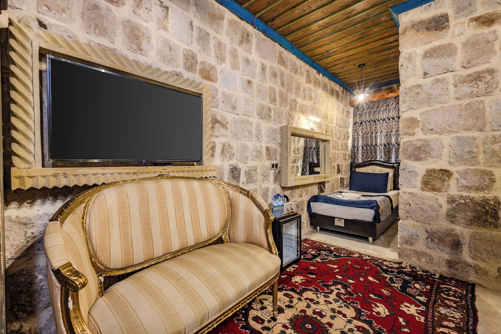 Kayatas Hotel 35/45