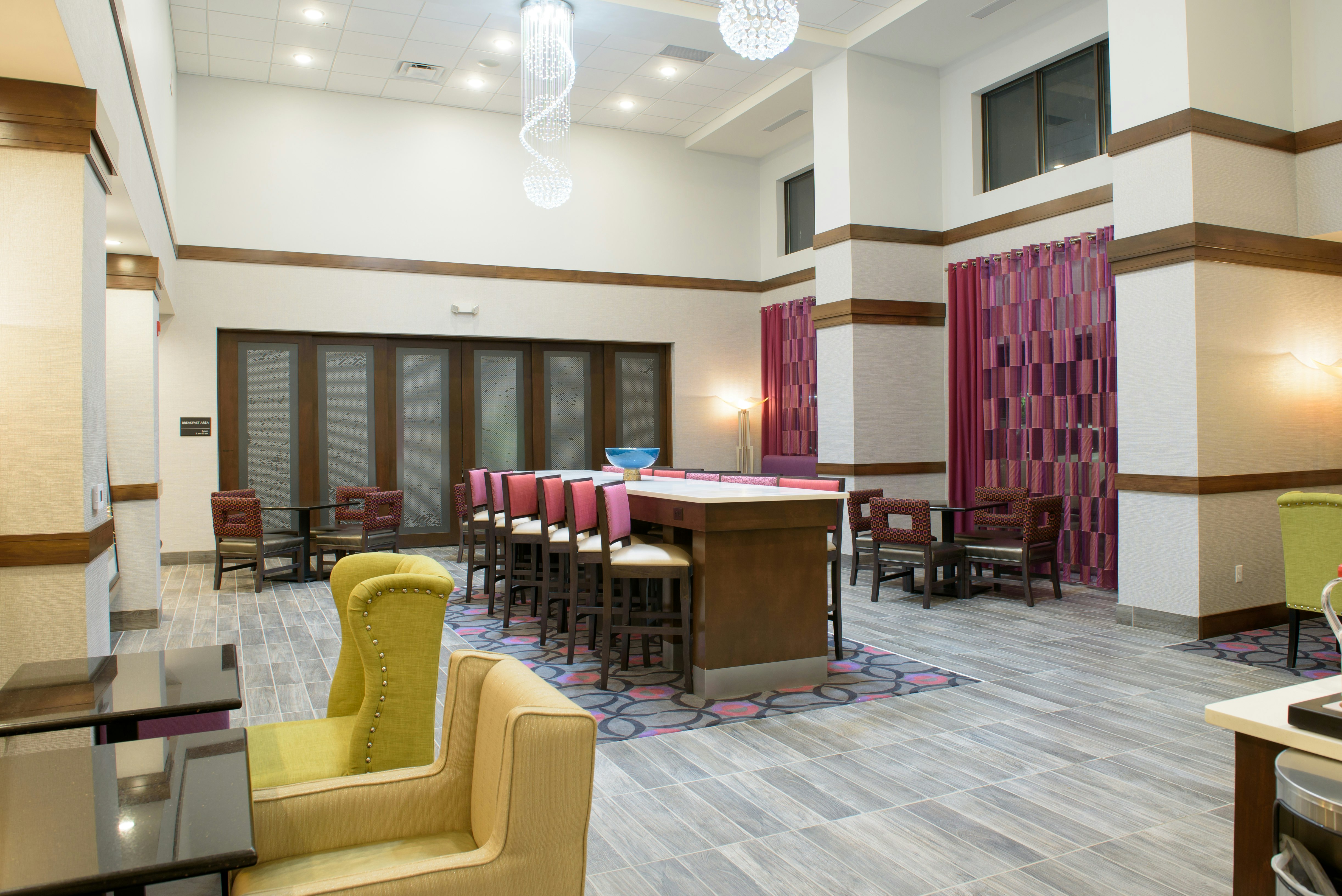 Hampton Inn & Suites Bay City, MI 37/51