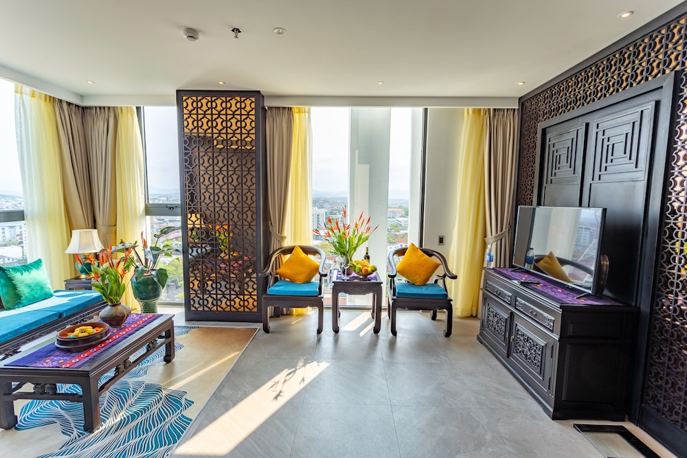 White Lotus hotel Hue 35/50