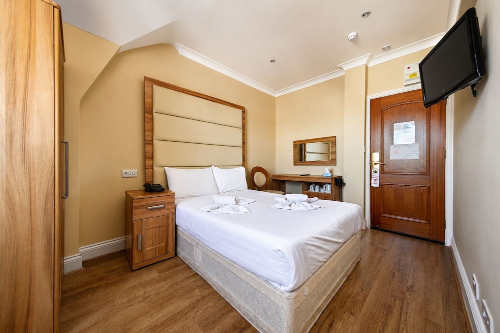 Royal Eagle Hotel 32/66