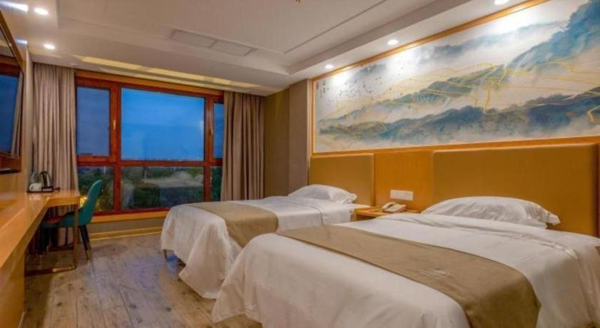 Shell Hotel (dinosaur garden, Changzhou north high speed railway station, Metro Station) 12/38