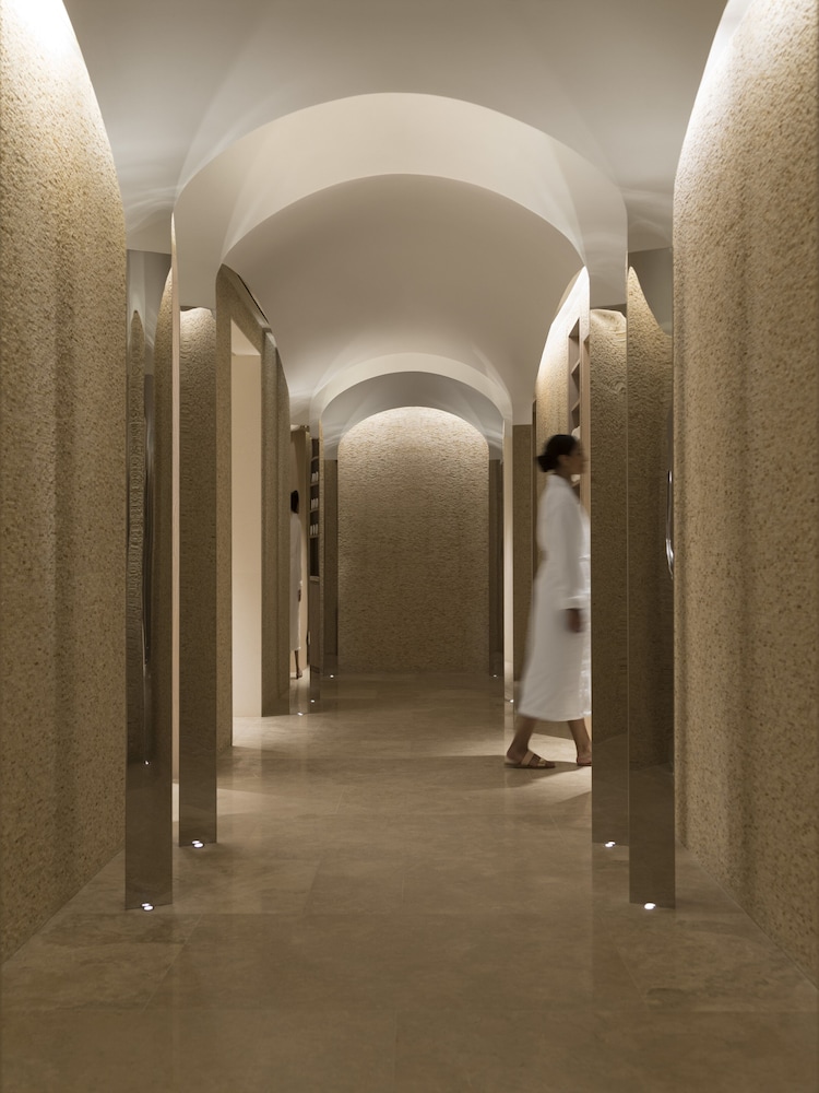 Four Seasons Hotel Bengaluru At Embassy One 13/75