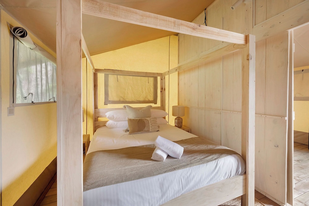 Safari, Lodge, 2 Bunk Beds, Queen Bed