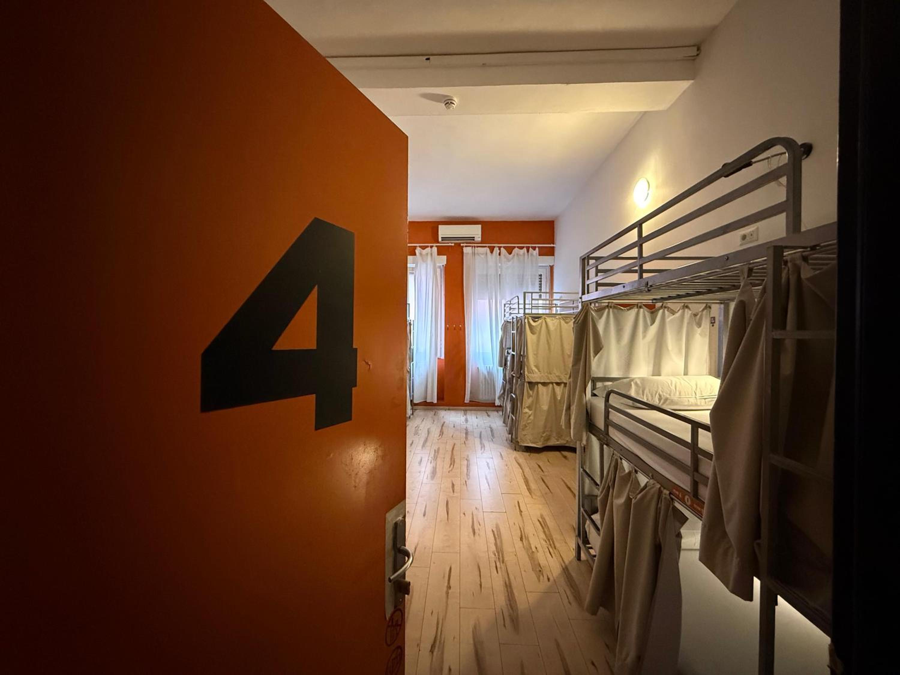 سكن مشترك مختلط بثمانية أسرّة، QUO Milano 2/4