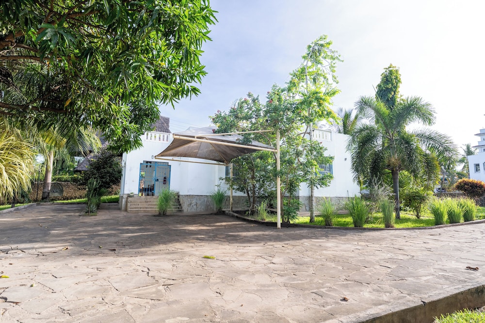 Queens Chateau Boutique Villa 41/50