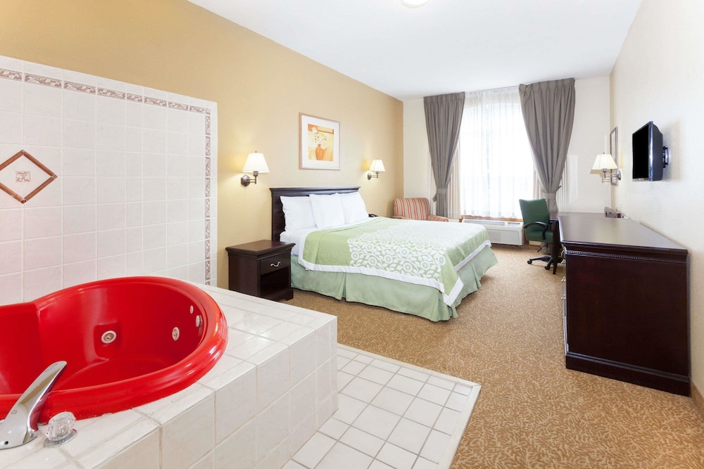 Days Inn & Suites By Wyndham Tucker/Northlake 10/24