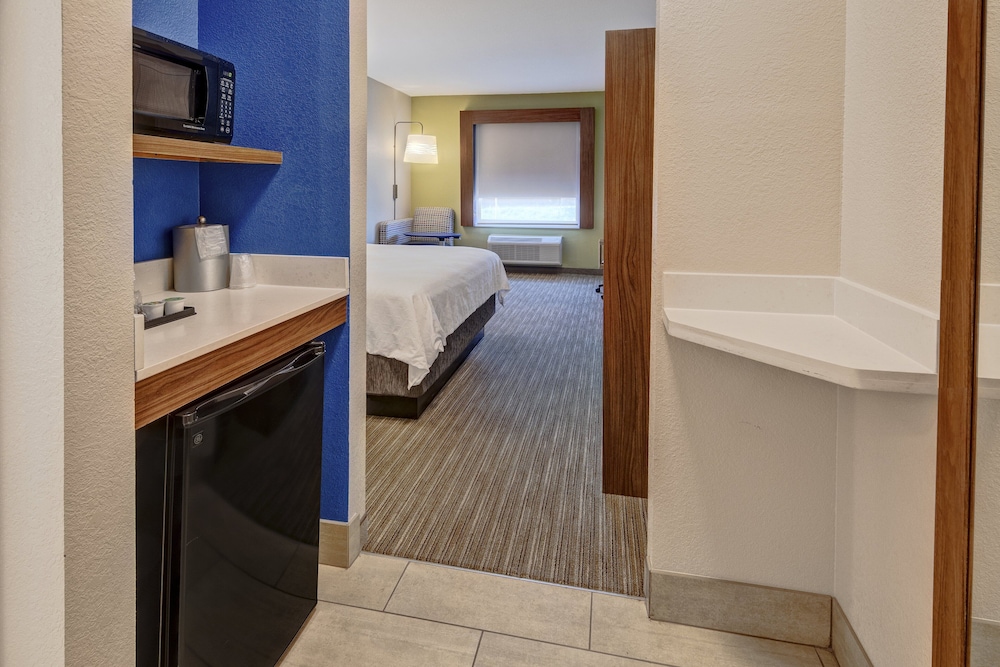 Holiday Inn Express Hotel Suites Clarksville 40/61