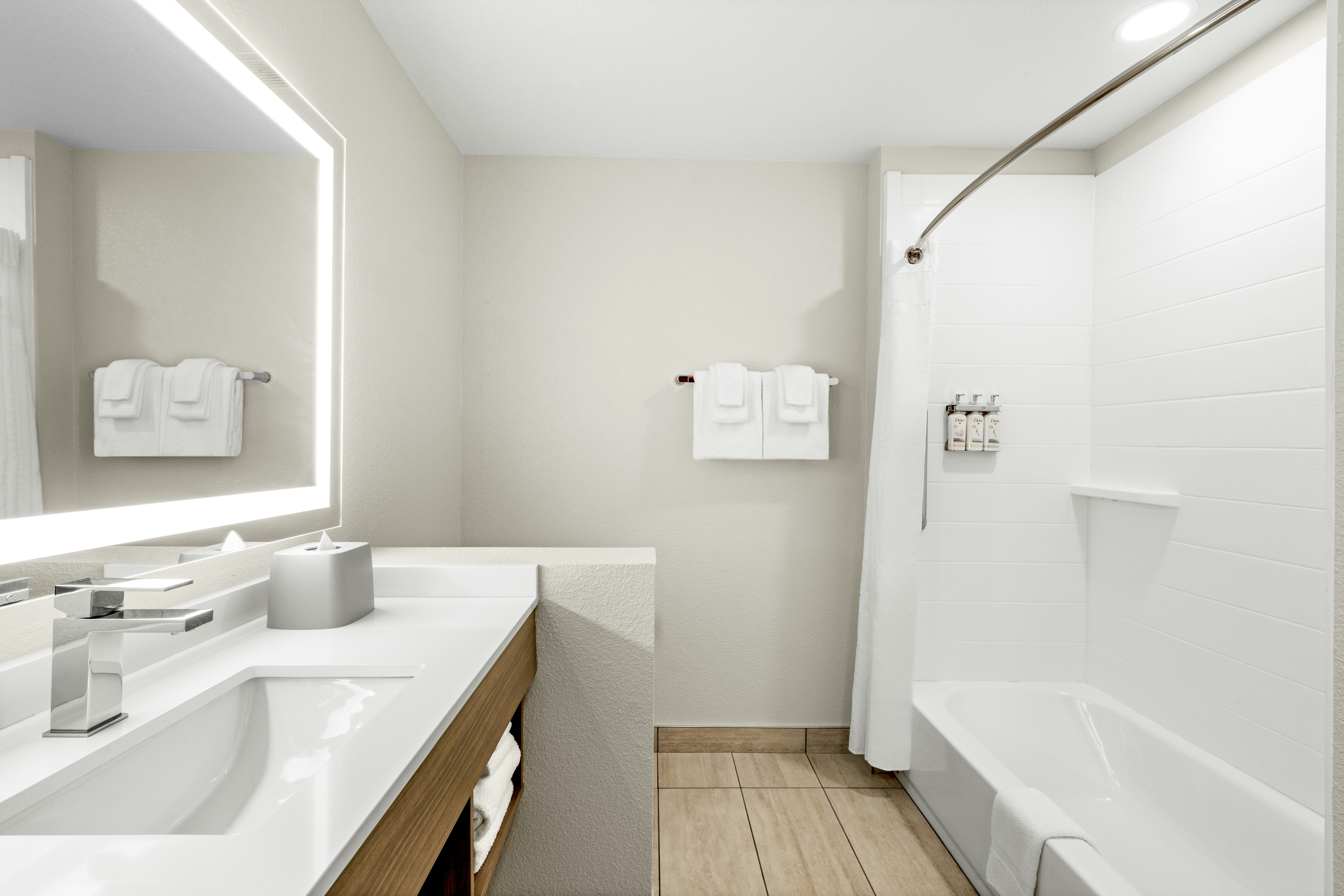 Standard, 2 Queen Beds, Holiday Inn Express & Suites - Phoenix West - Tolleson an IHG Hotel 3/9