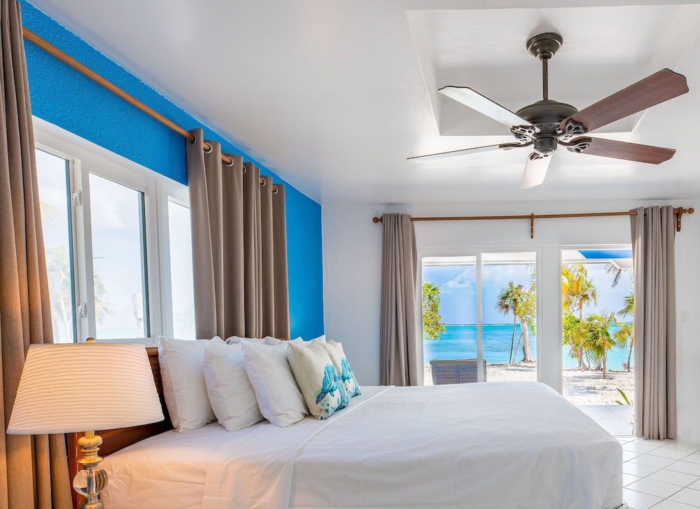 Pelican Beach Hotel 10/50