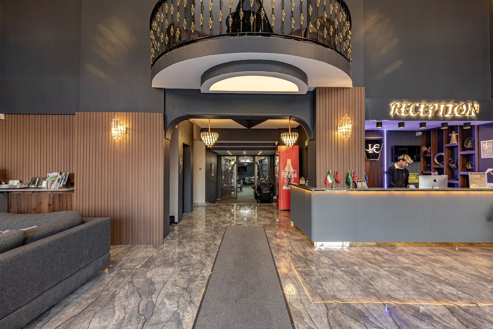 Loyal City Hotel 15/63