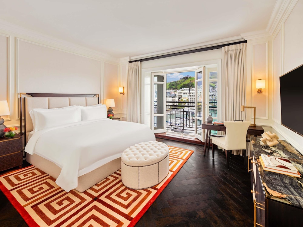 2 BEDROOMS, SUITE