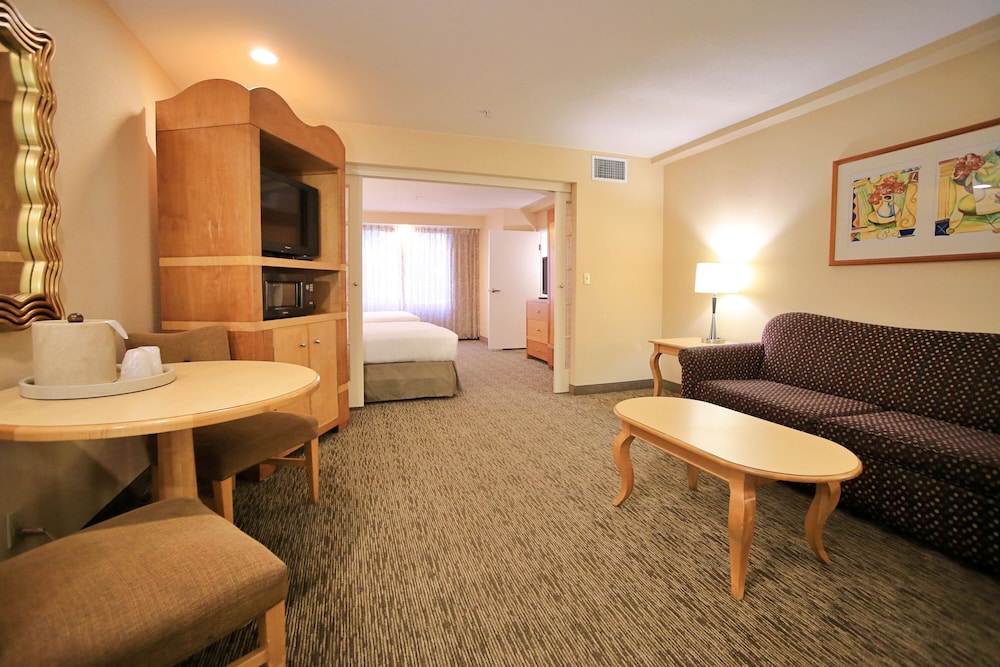 Anaheim Portofino Inn and Suites 25/30