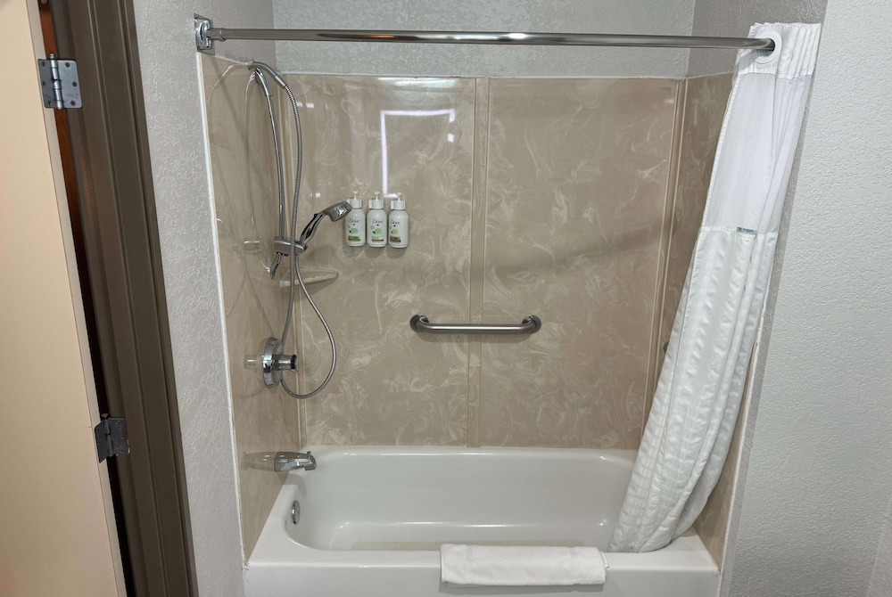 غرفة بسرير كينج لذوي الإعاقة، Wingate By Wyndham Sioux City 9/10
