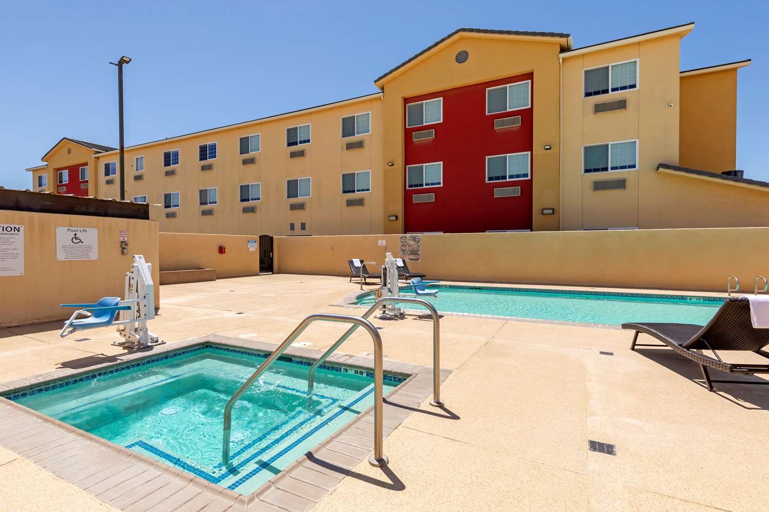 Best Western Plus Wasco Inn & Suites 61/63
