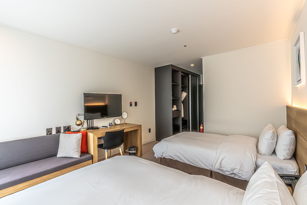 Hotel the Grang Jungmun 10/50