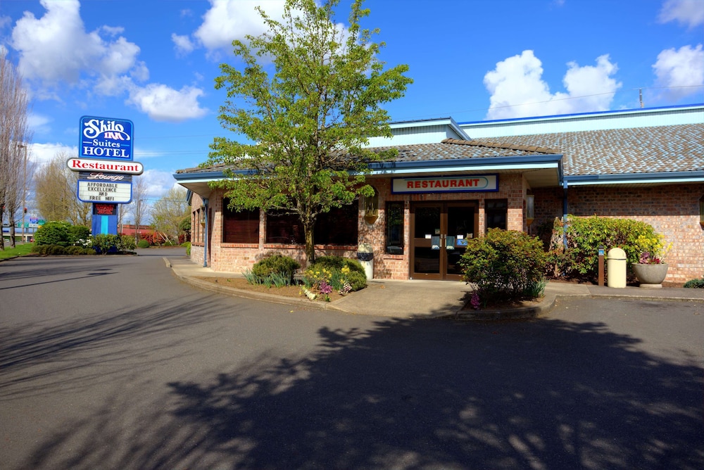 Sojourn Suites Portland Airport photo4