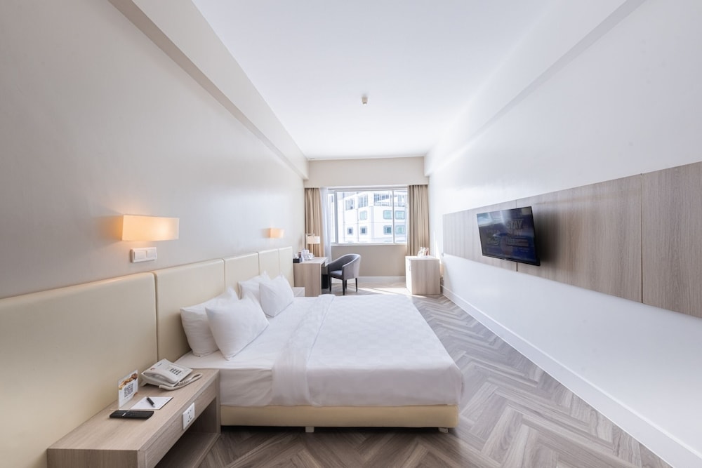 Grand Jatra Hotel 16/70