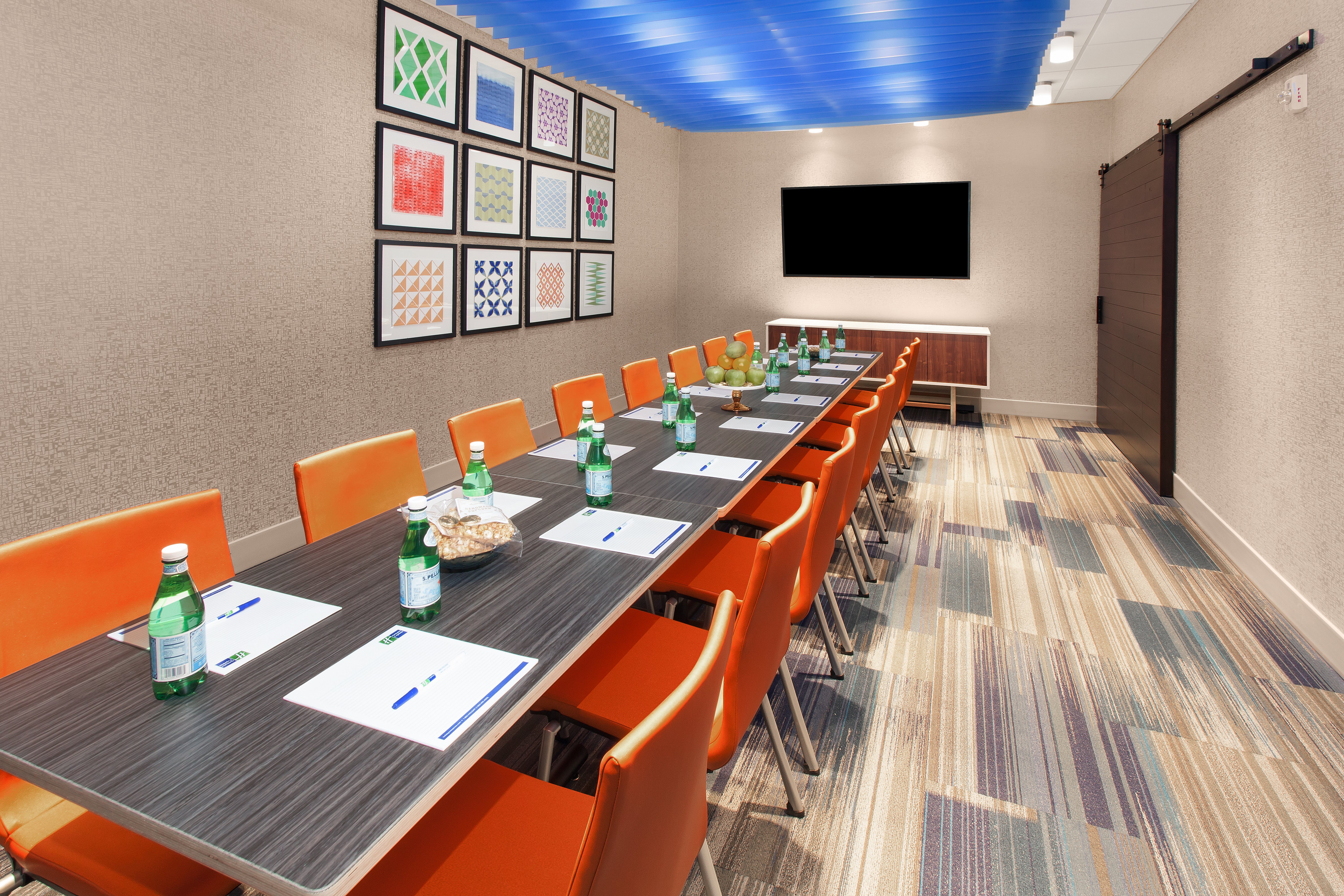 Holiday Inn Express and Suites Sterling Heights-Detroit Area 17/23