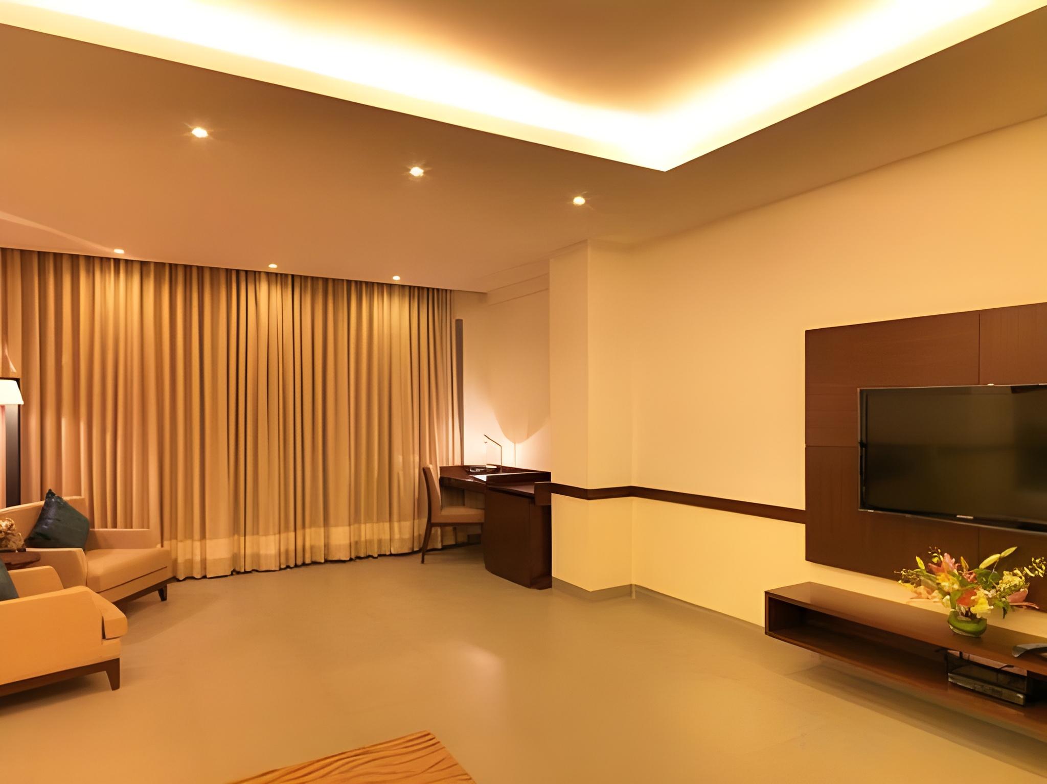 24 TECH HOTEL 14/25
