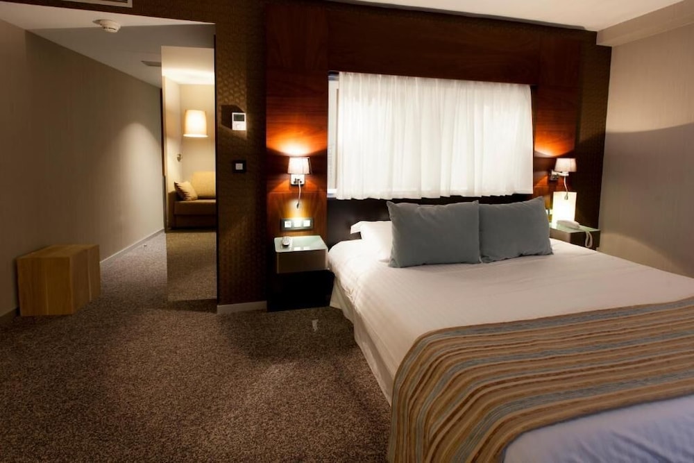 Alysson Hotel 7/38