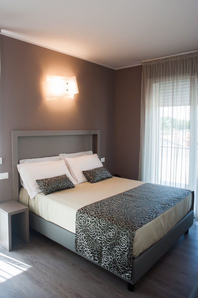 JUNIOR SUITE, STUDIO, HILL VIEW, ANNEX