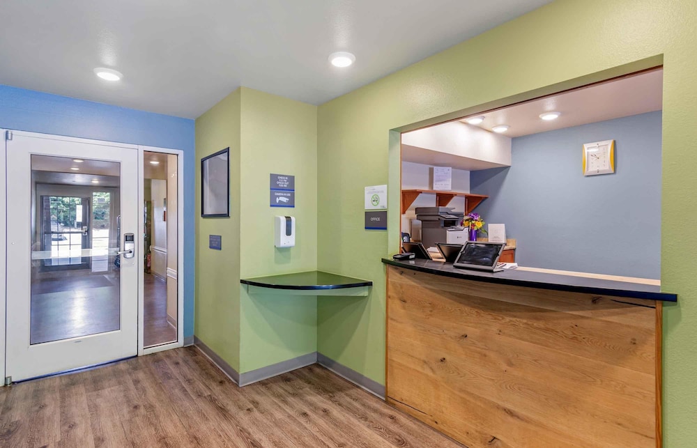 Extended Stay America Select Suites Atlanta Chamblee 6/53