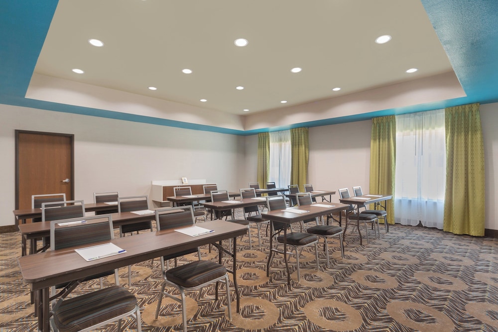 Holiday Inn Express & Suites Houston Nw - Tomball Area 56/70