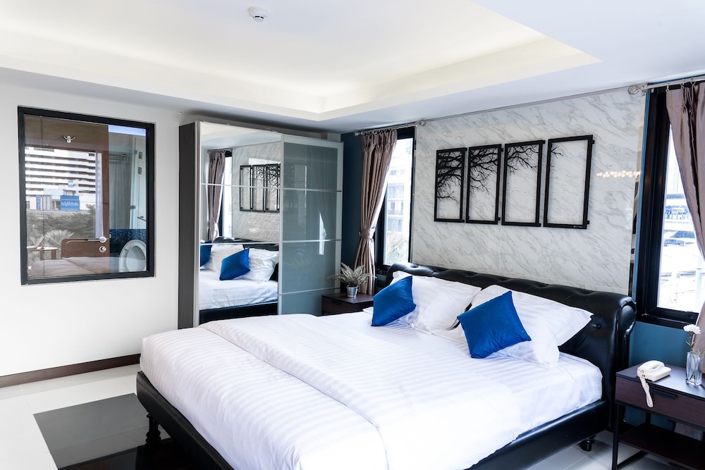 DELUXE, DOUBLE BED