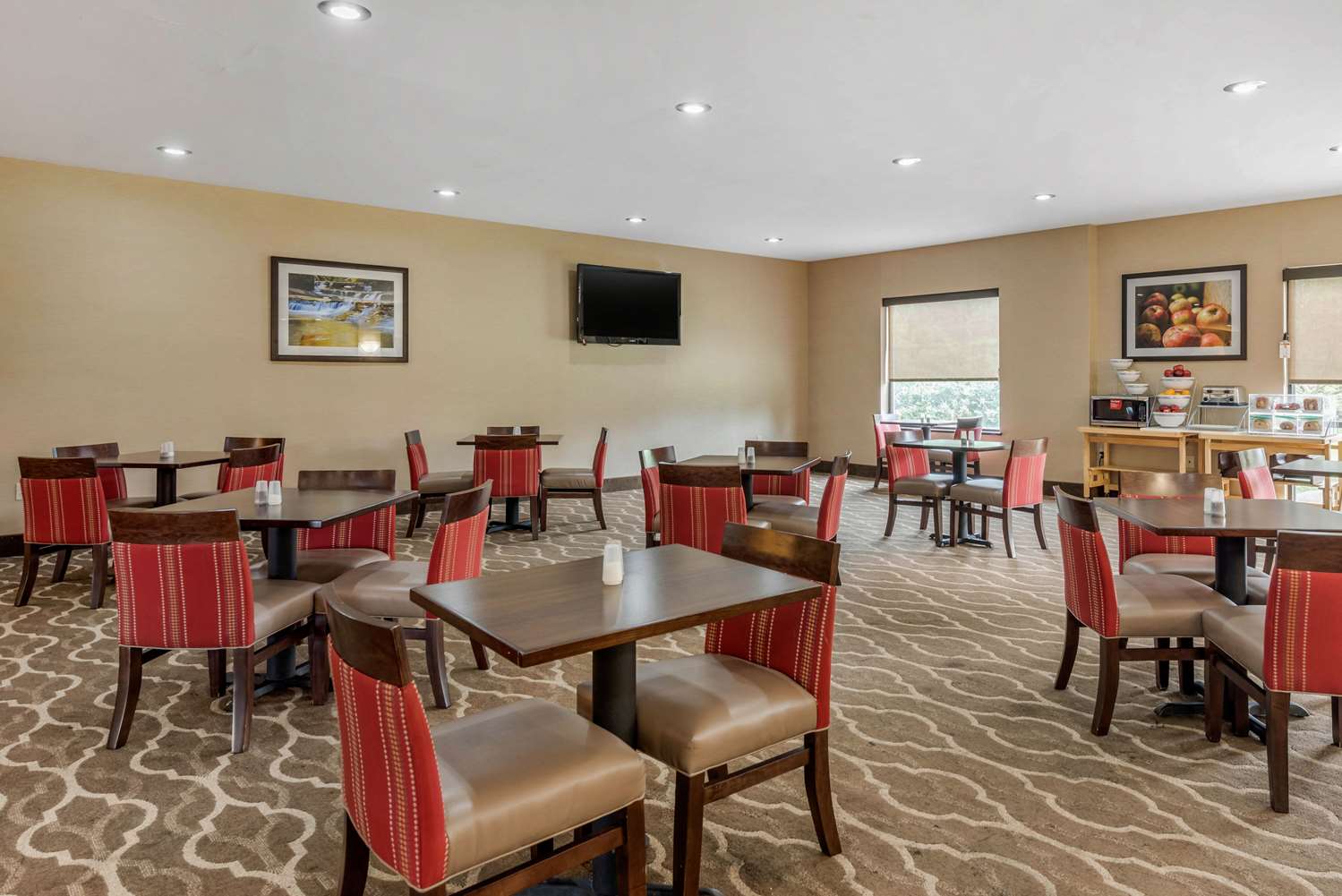 Comfort Suites Dayton-Wright Patterson 24/39