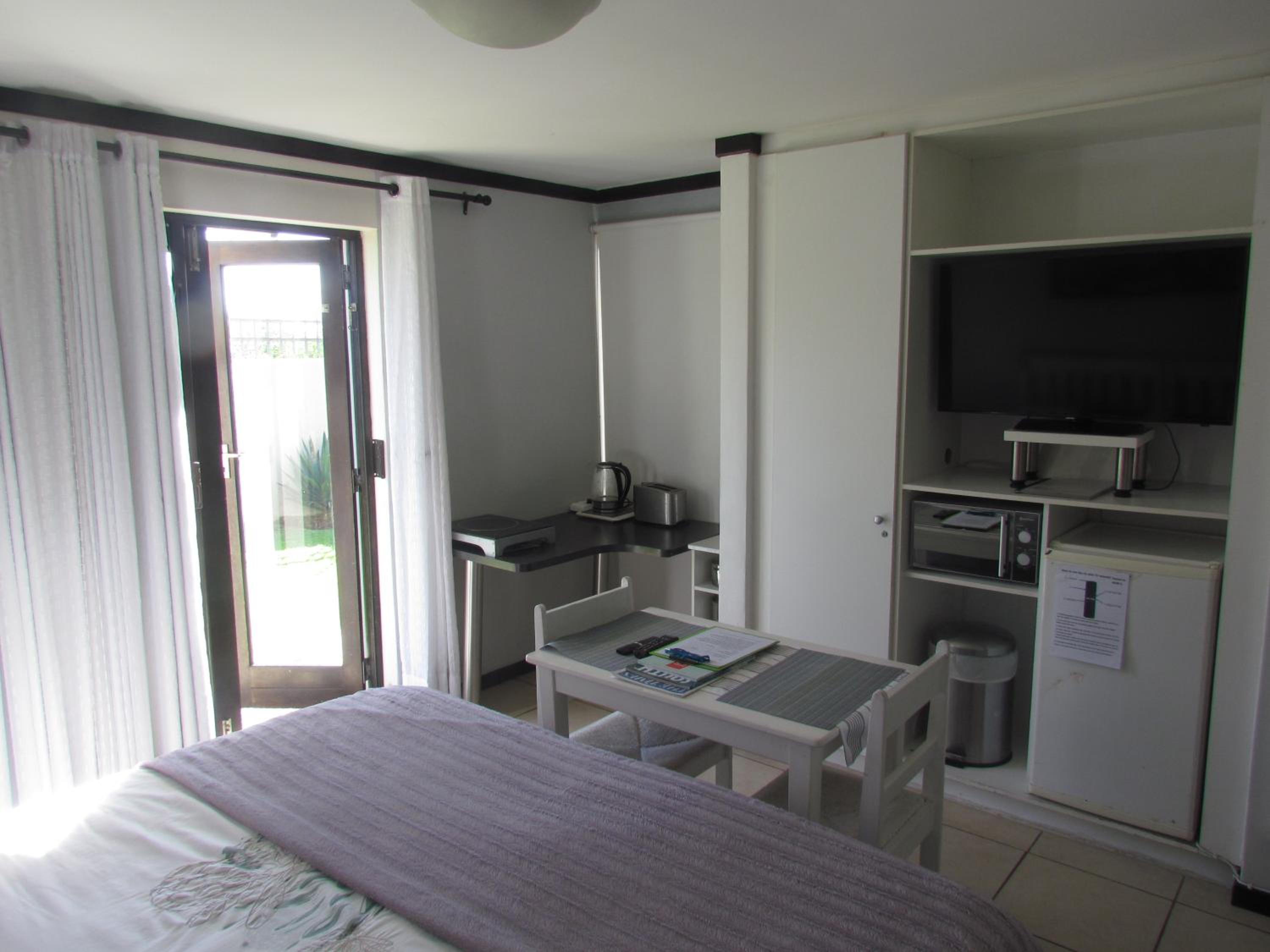 Santini Lace Self Catering 10/29