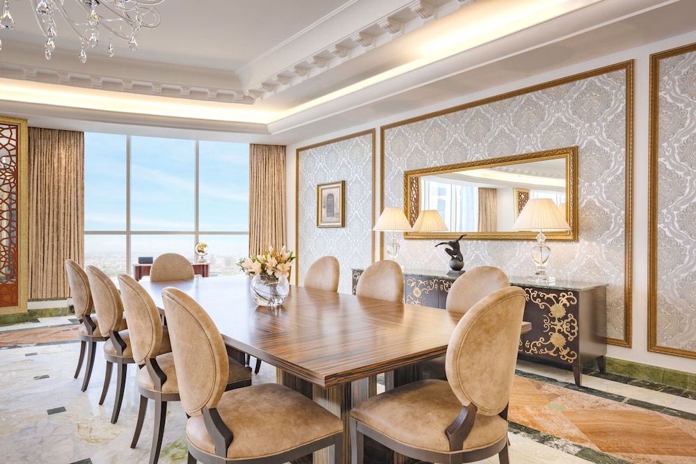 Dusit Hotel And Suites 56/64