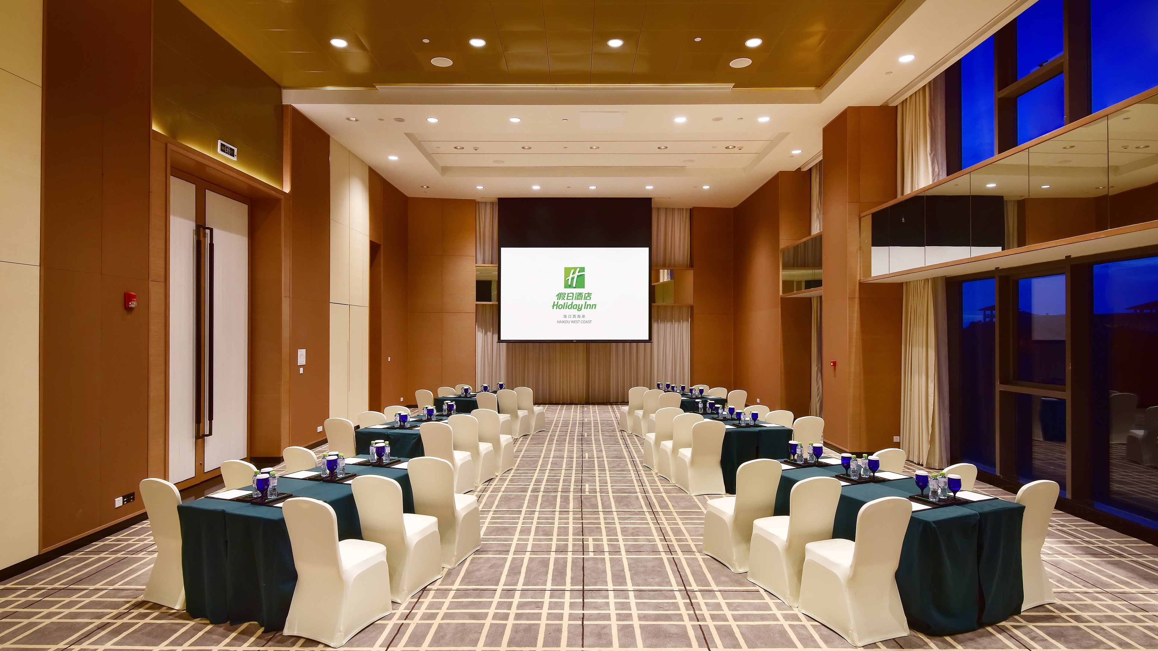 Holiday Inn Haikou West Coast 36/50