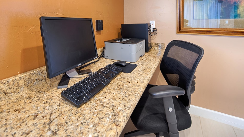 Best Western Snyder Inn 20/26