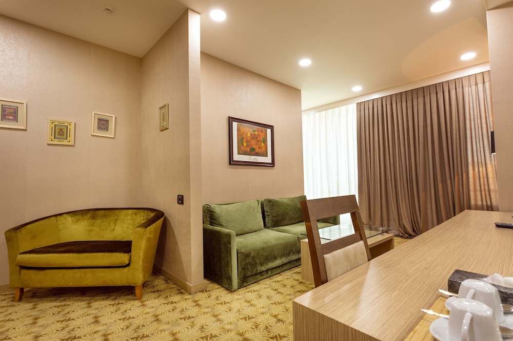 West Shine Hotel 36/48