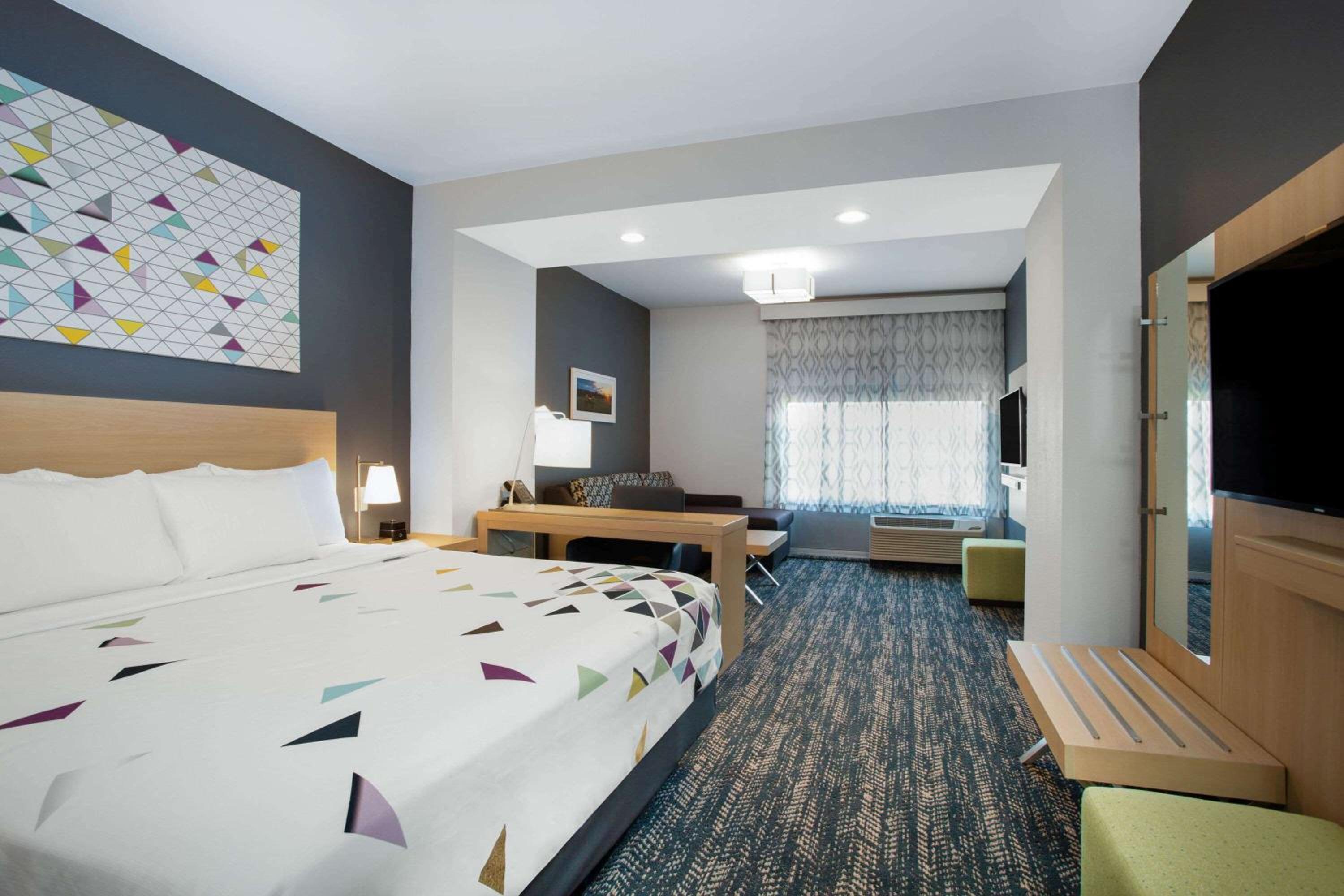 Deluxe, Suite, King Bed, Sofa