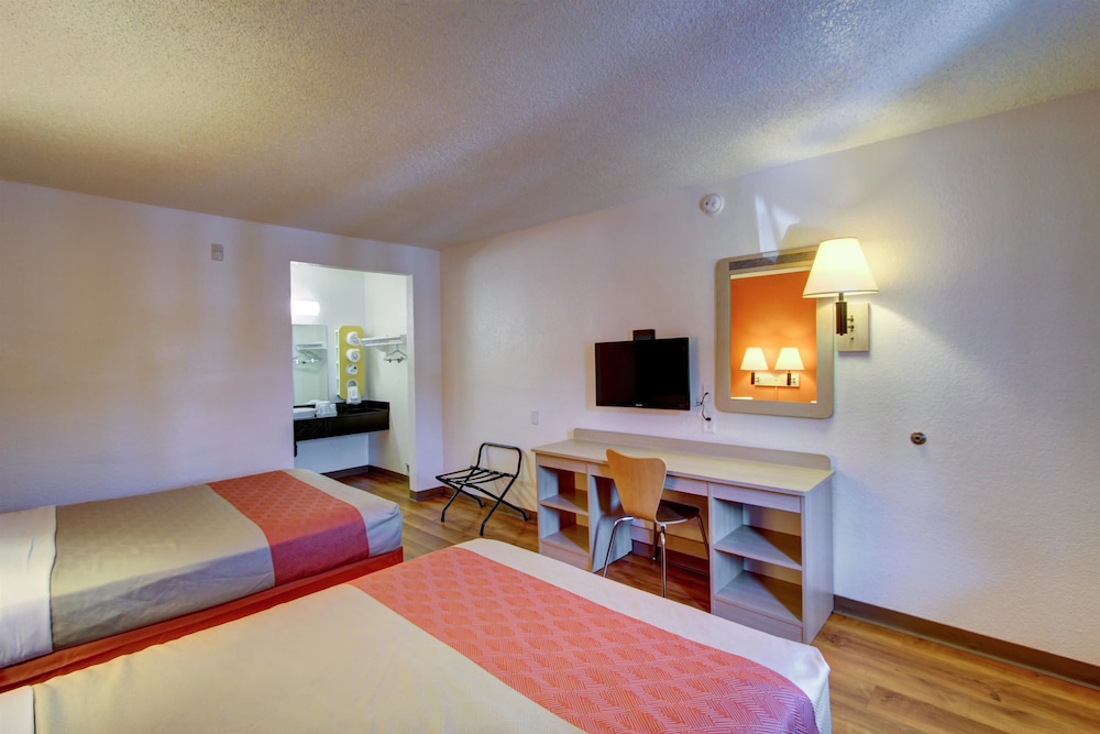 Motel6 La Mesa, CA - San Diego 38/58