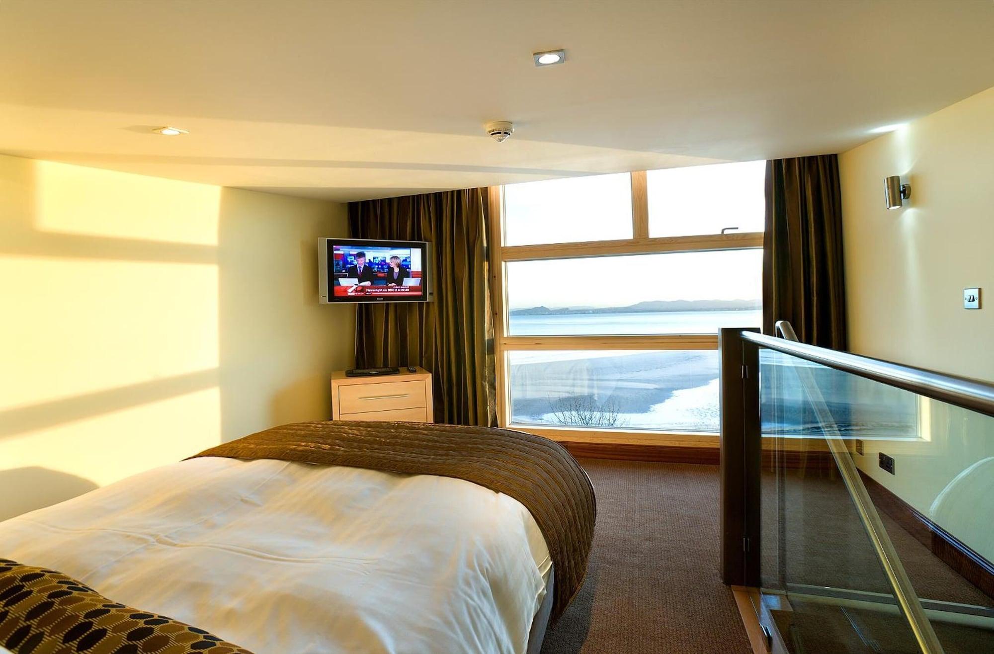 The Bay Hotel 9/39