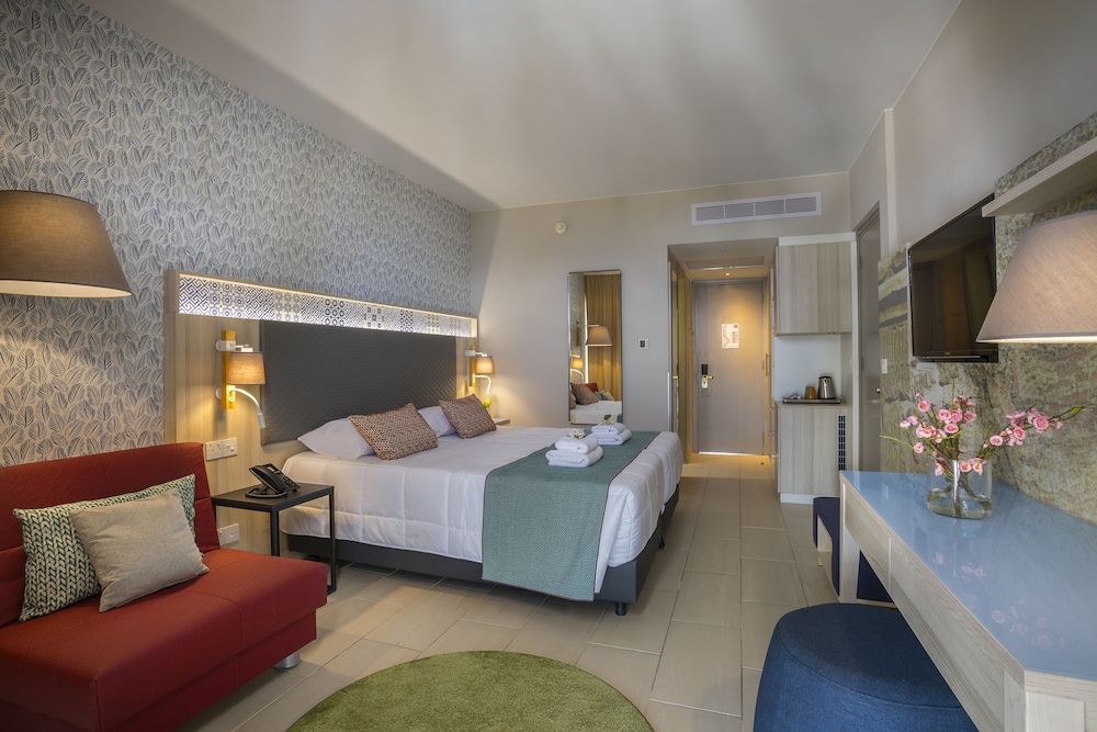 Standard, Double or Twin Bed, Sea View