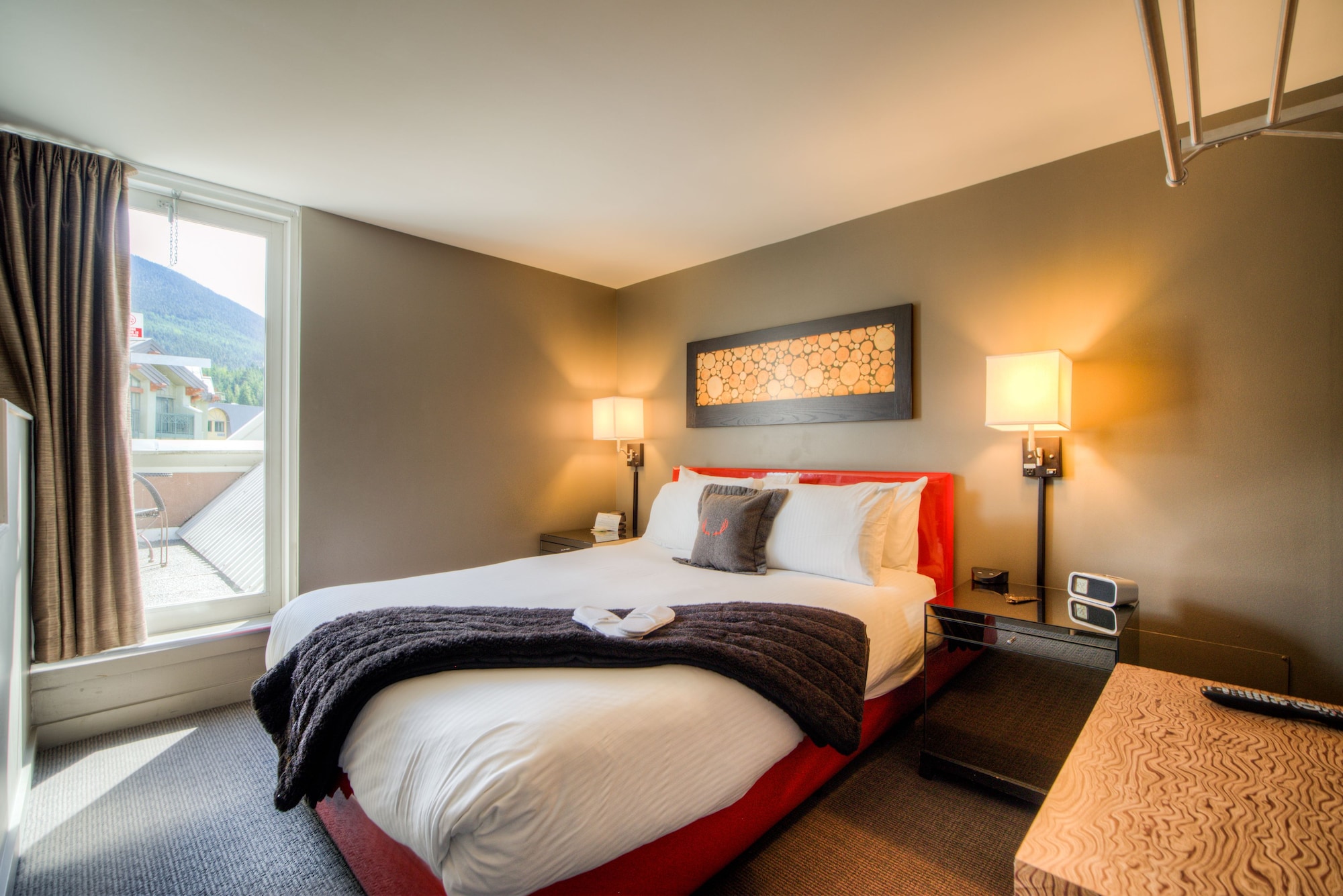 1 Bedroom, Loft, Queen Bed, Mountain View, Sofa, Balcony